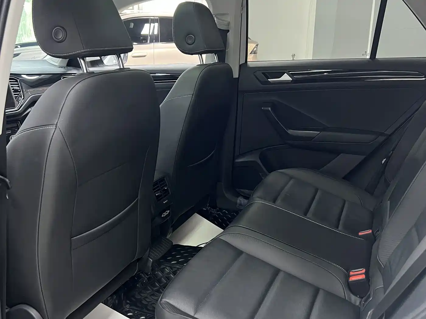 Volkswagen T-Roc, миниатюра 18