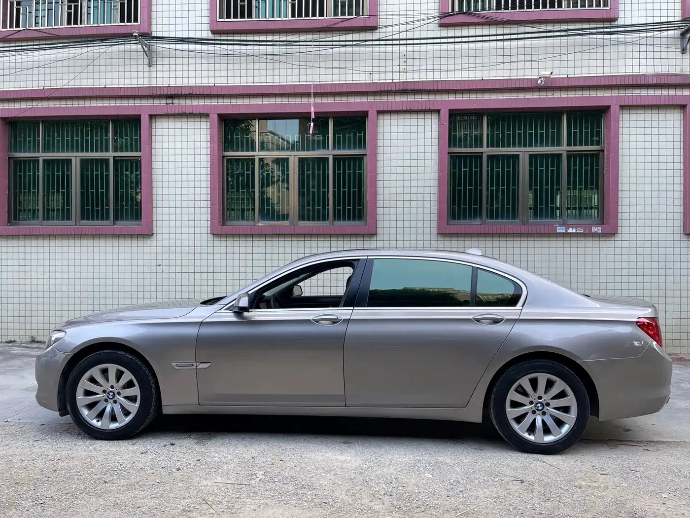 BMW 7 Series 2009 730Li Leading фото 15