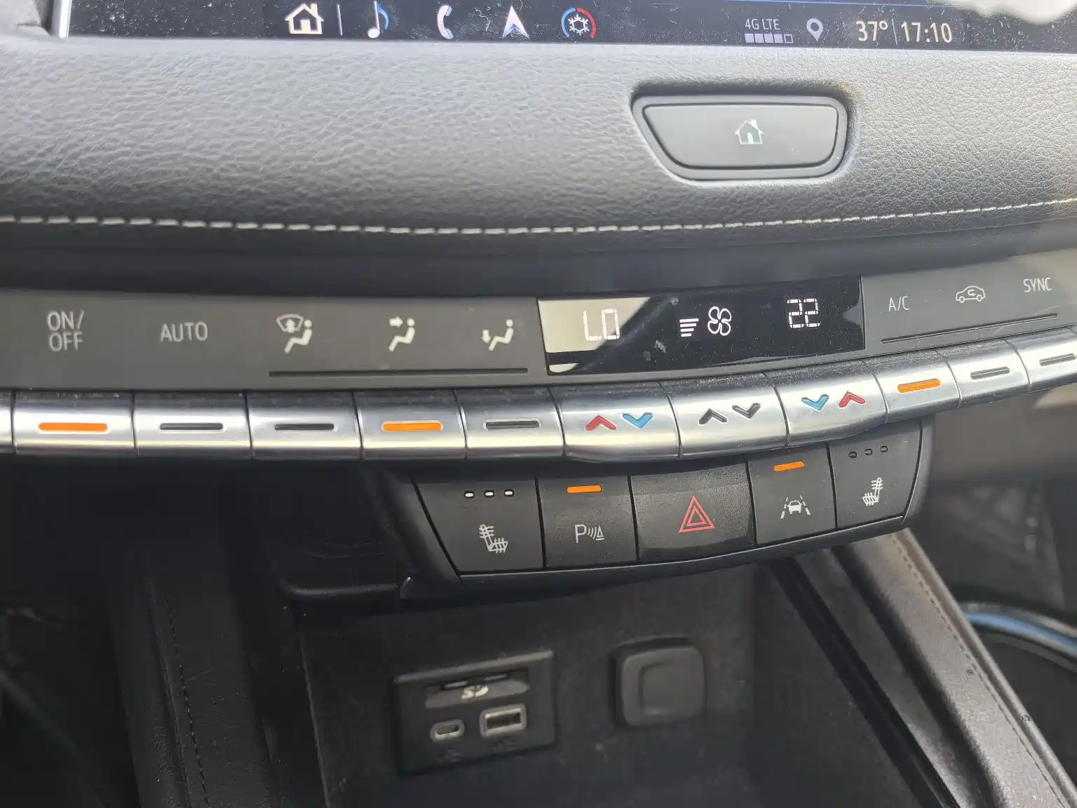 Фото 12 - Cadillac XT4