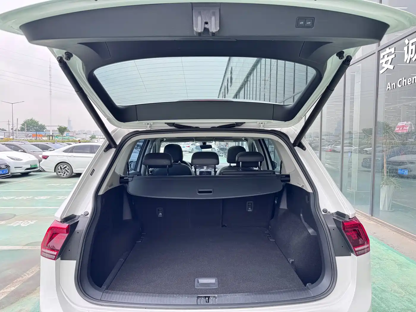 Volkswagen Tiguan L 2018 380TSI Automatic AWD Luxury Edition фото 13