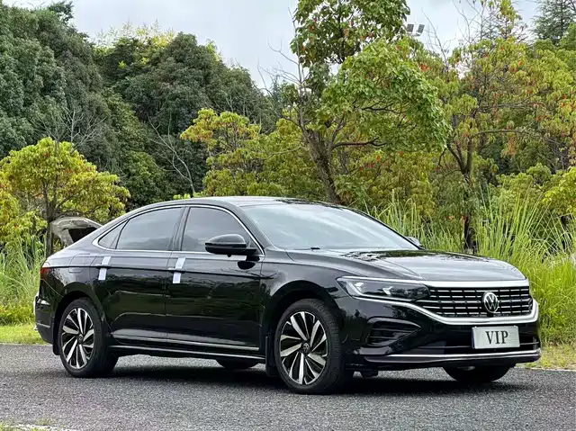 Volkswagen Passat 2023 Facelift 330TSI Elite Edition — фото 3