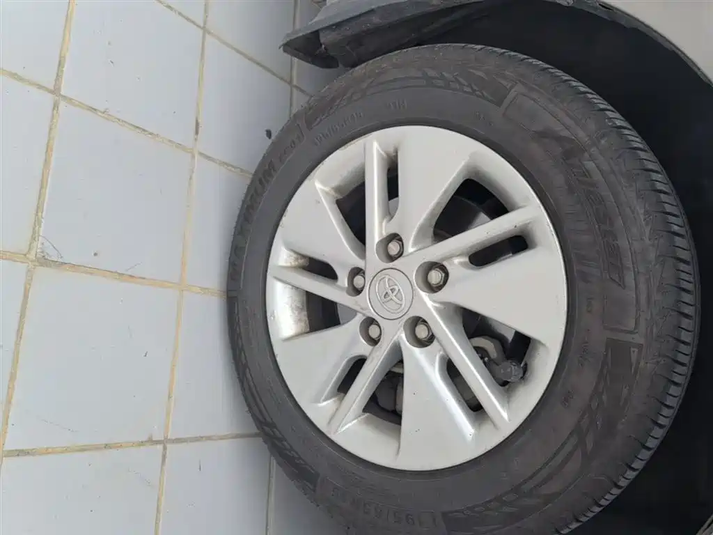 Toyota Corolla 2017 1.2T CVT GL фото 24
