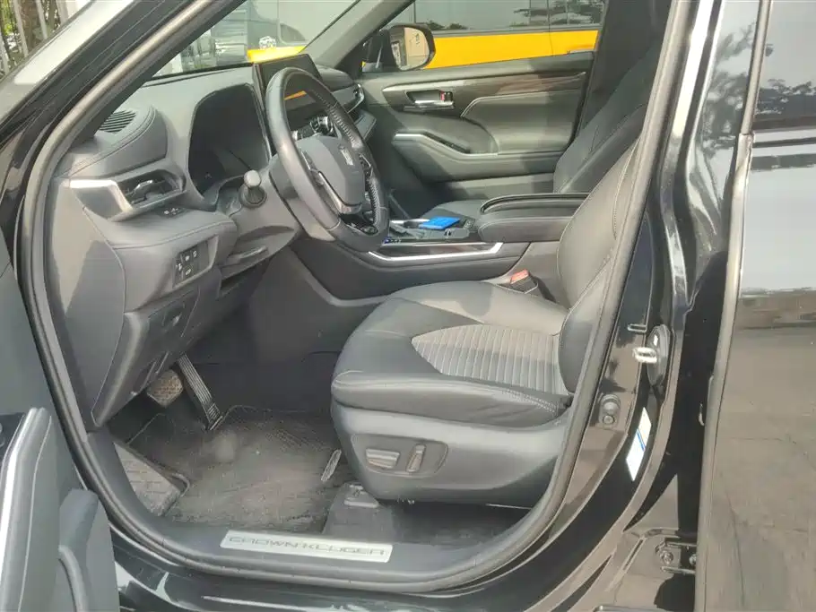 Toyota Crown Kluger 2021 2.5L HEV 4WD Premium фото 9
