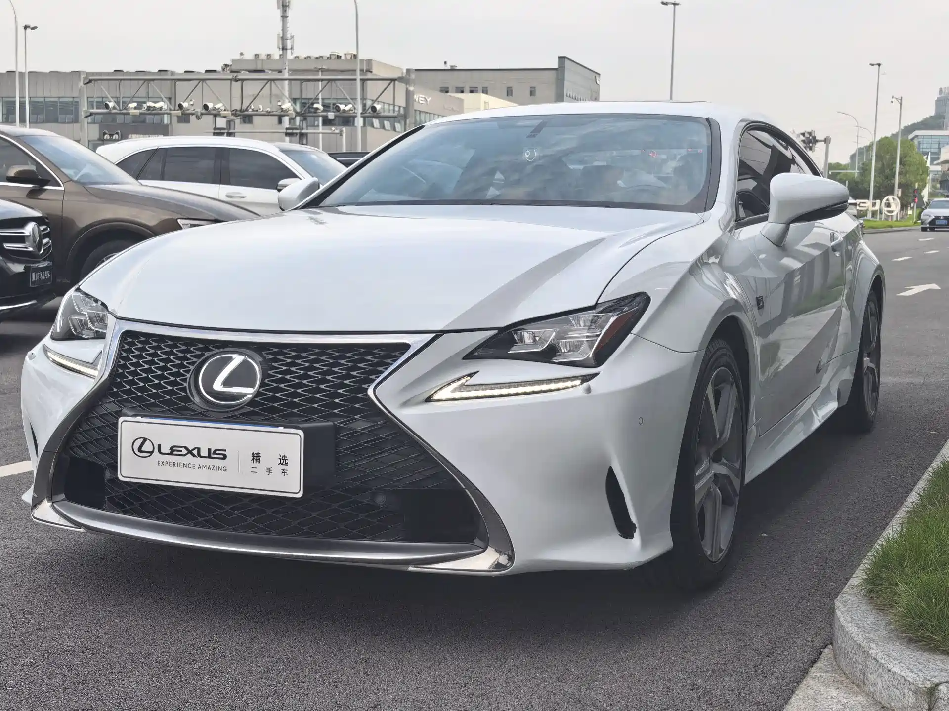 Фото 1 - Lexus RC
