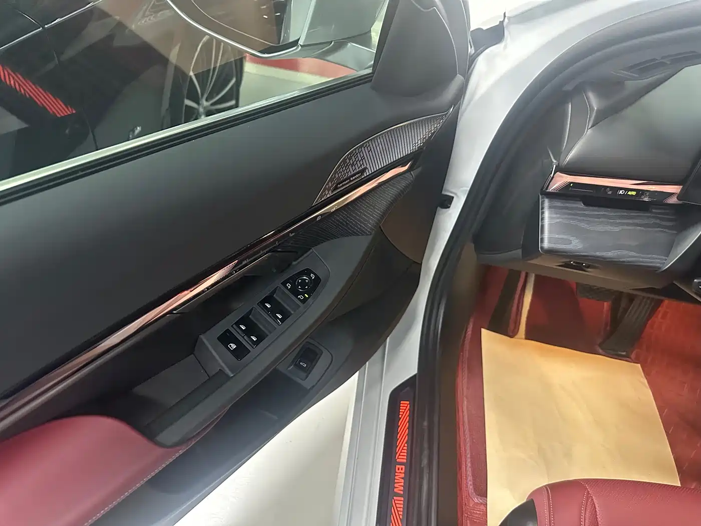 BMW 5 Series 2025 530Li Leading Luxury Package фото 8