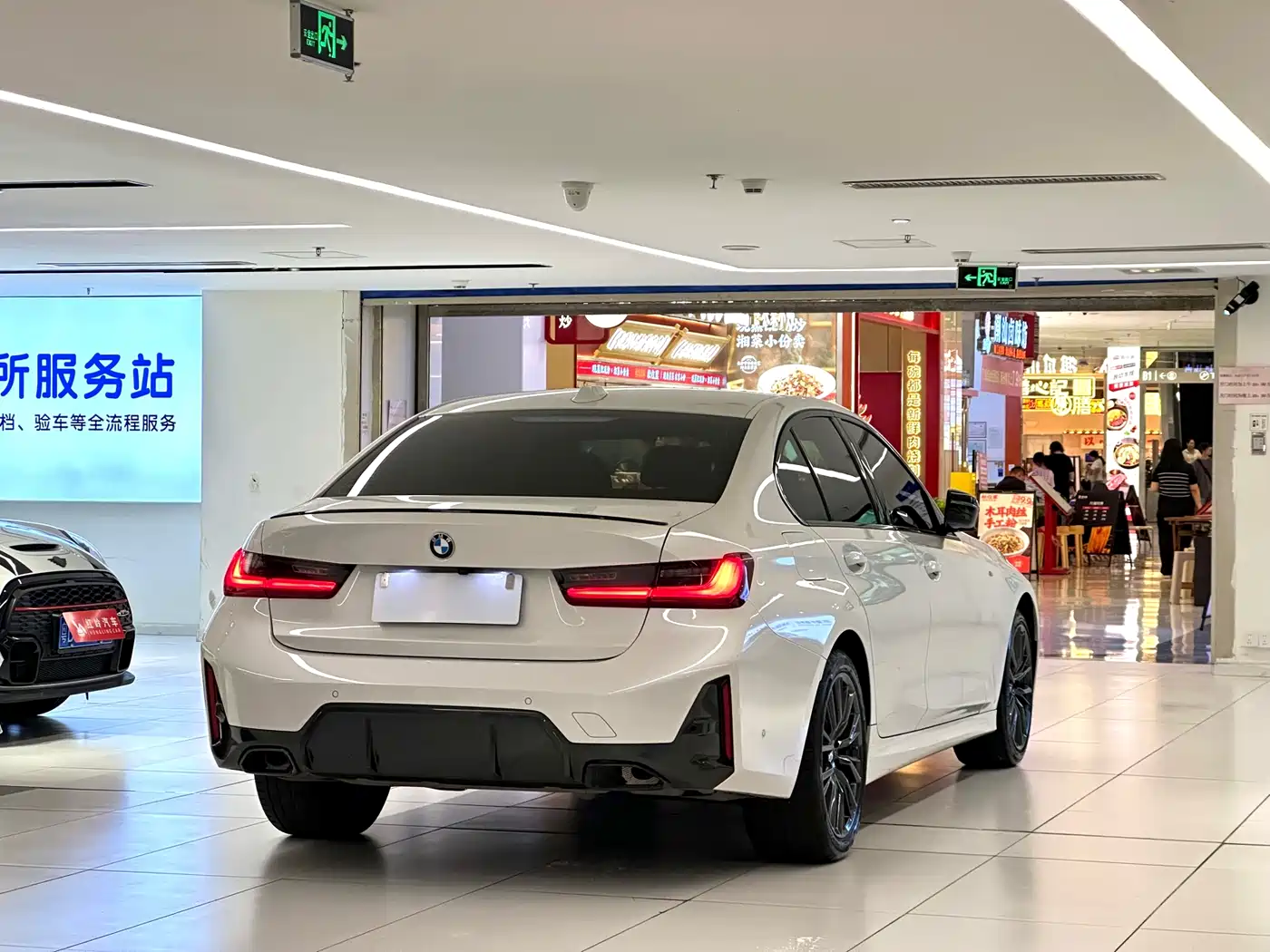 BMW 3 Series 2024 325i M Sport Shadowline Package фото 7