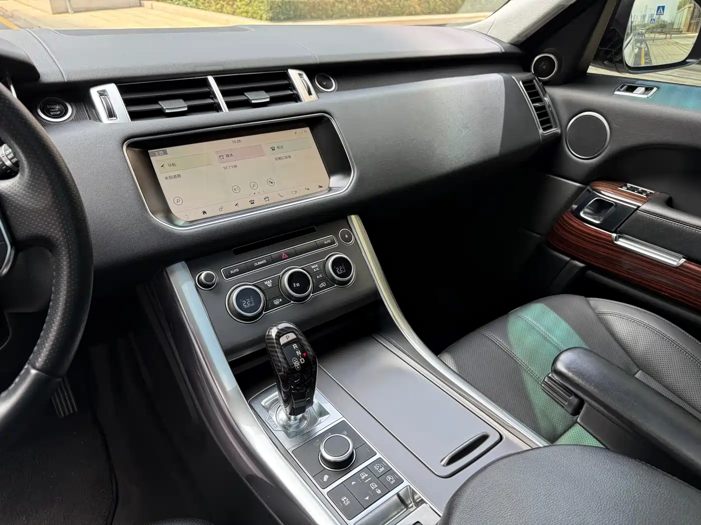 Land Rover Range Rover Sport 2017 3.0 SC V6 SE фото 35