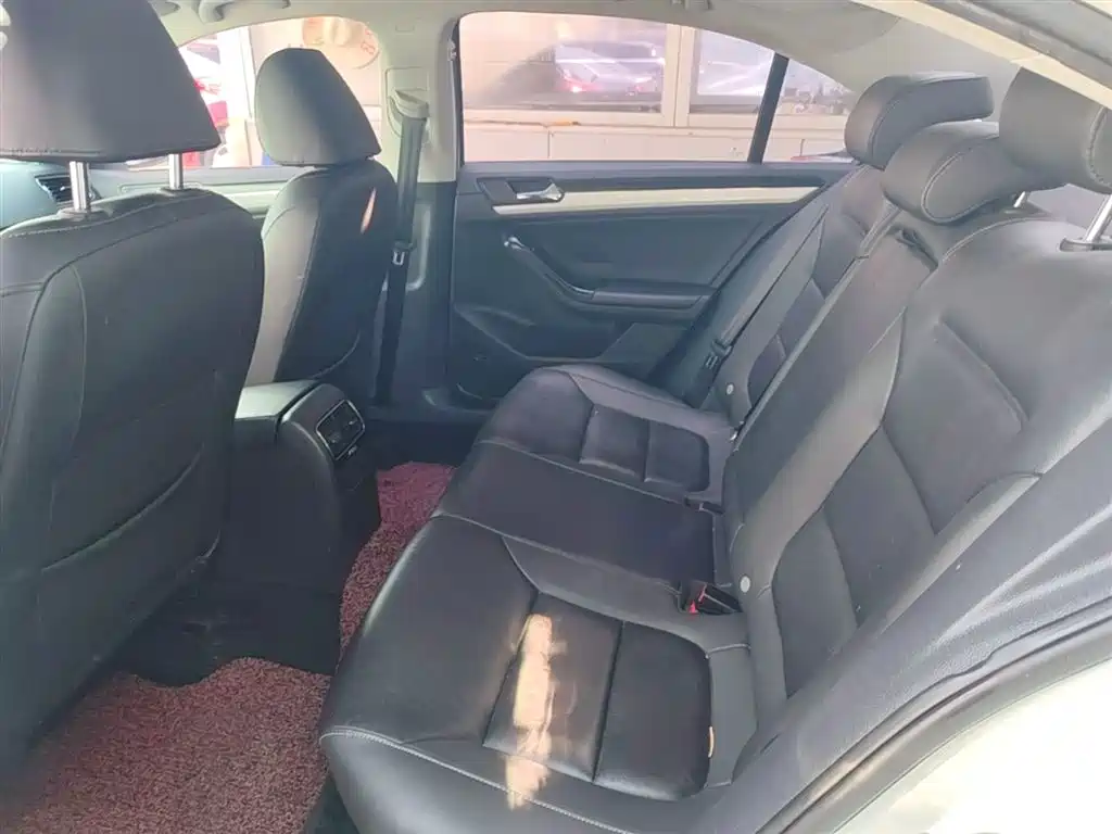 Volkswagen Sagitar 2015 1.6L Automatic Comfort фото 17