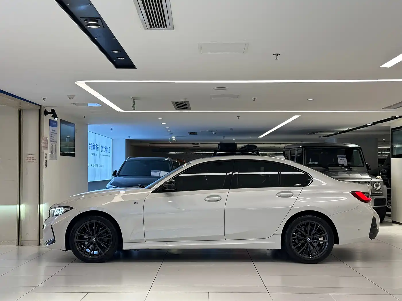 BMW 3 Series 2024 325i M Sport Shadowline Package фото 4