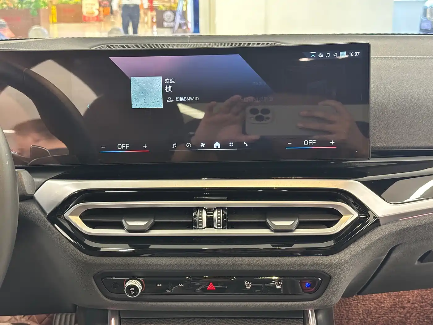 BMW 3 Series 2024 325i M Sport Shadowline Package фото 17