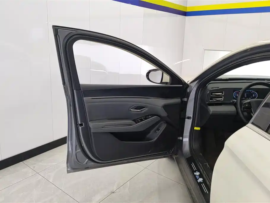 BYD Qin L 2024 DM-i 120KM Superior Edition фото 7