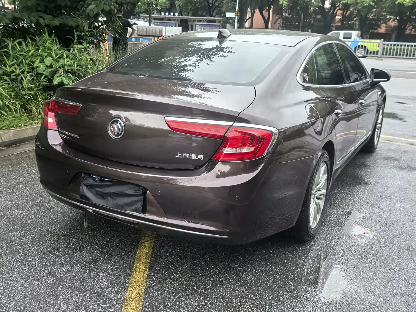 Photo 11 - Buick LaCrosse