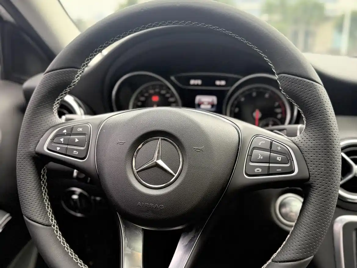 Mercedes-Benz GLA 2017 GLA 200 Dynamic фото 19