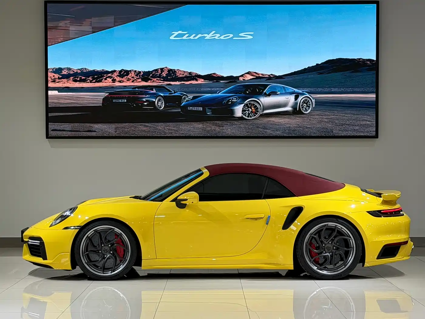 Porsche 911 2022 Turbo S Cabriolet 3.7T фото 4