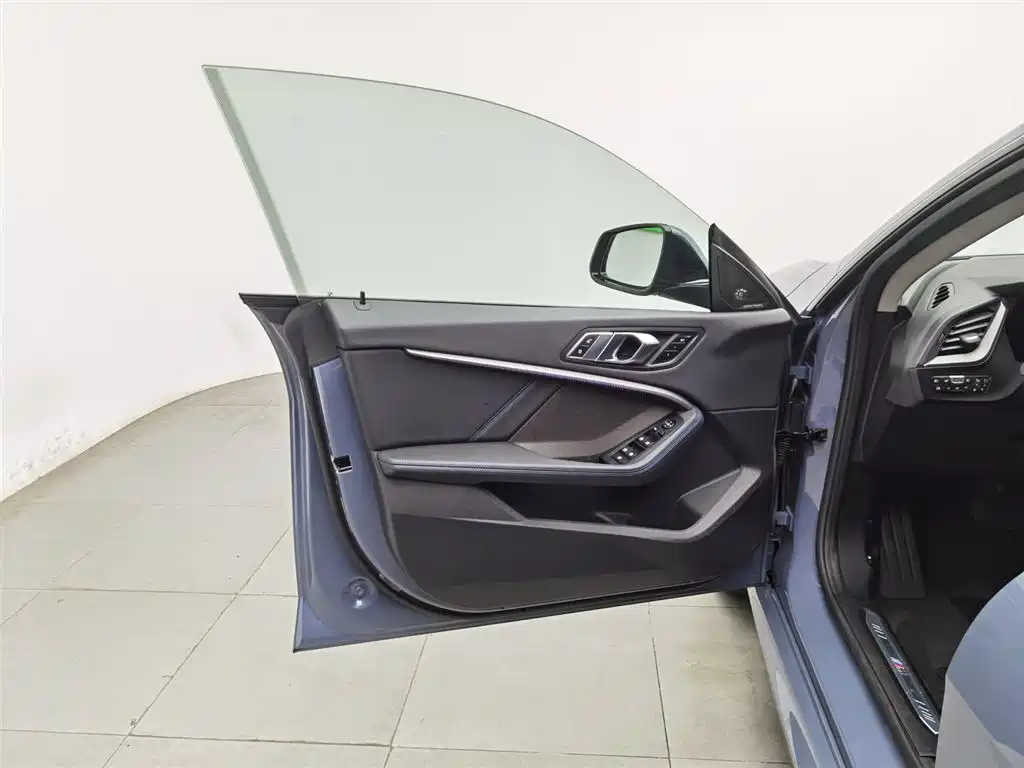 BMW 2 Series (Import) 2023 225i 4-Door Coupe M Sport Shadowline Package фото 8