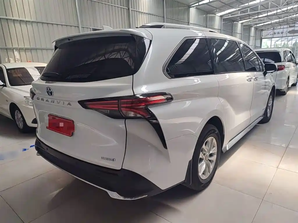 Toyota Granvia 2024 2.5L Hybrid Comfort фото 7