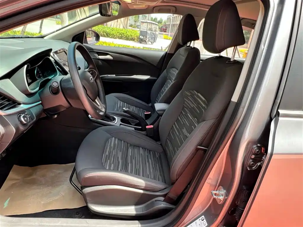 Chevrolet Monza 2019 Redline 320T DCT Joy Edition China VI фото 19