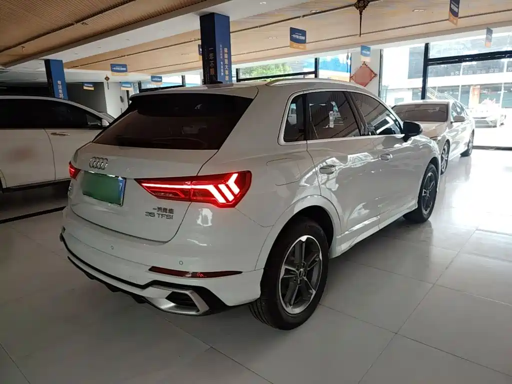 Audi Q3 2025 2024 35 TFSI Progressive Sport