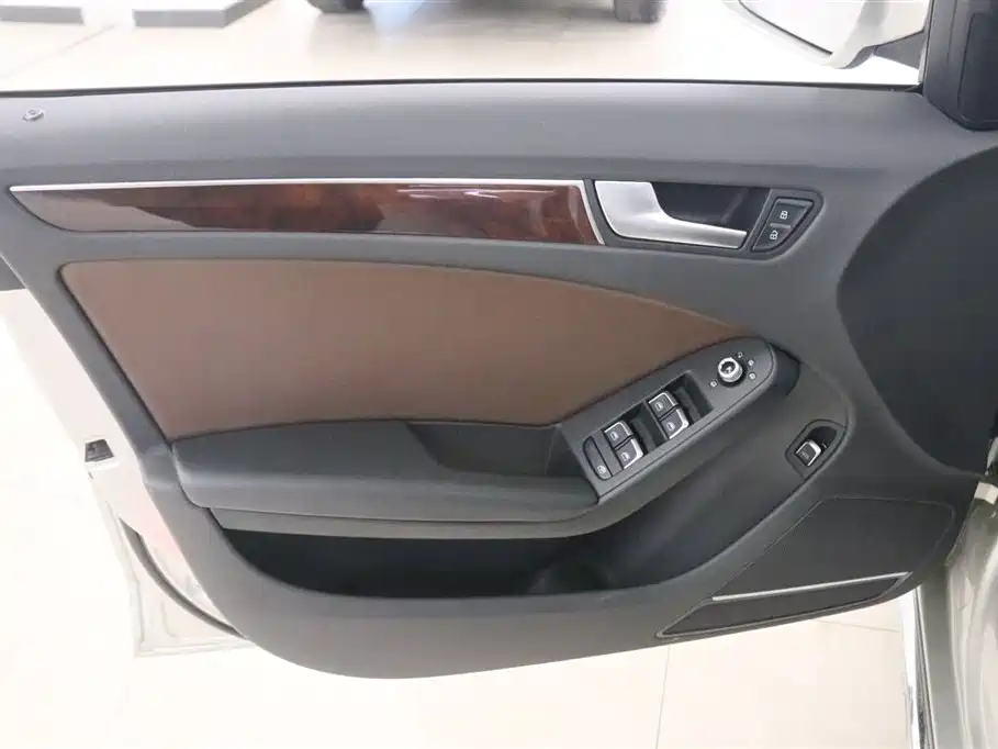 Audi A4L 2016 35 TFSI Automatic Comfort фото 12