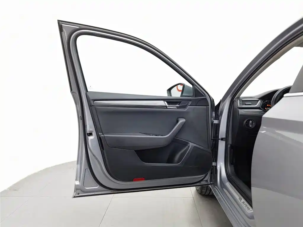 Škoda Superb 2016 TSI330 DSG Smart Edition фото 8
