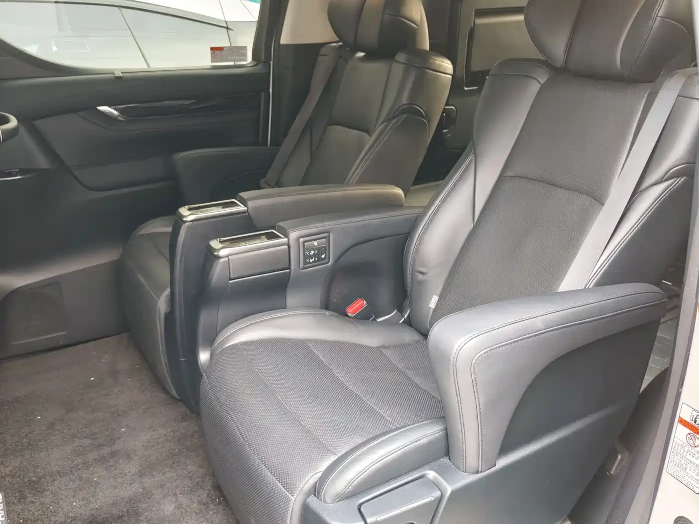 Toyota Vellfire 2019 Hybrid 2.5L HV Luxury Edition фото 9