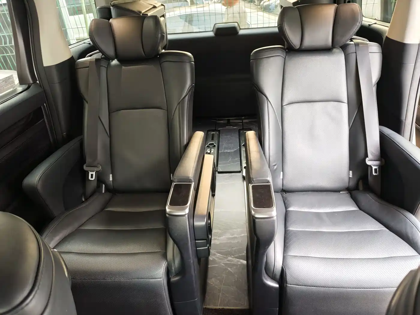 Toyota Vellfire 2019 Hybrid 2.5L HV Luxury Edition фото 12