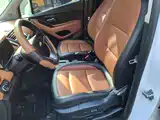Photo 11 - Chevrolet Trax