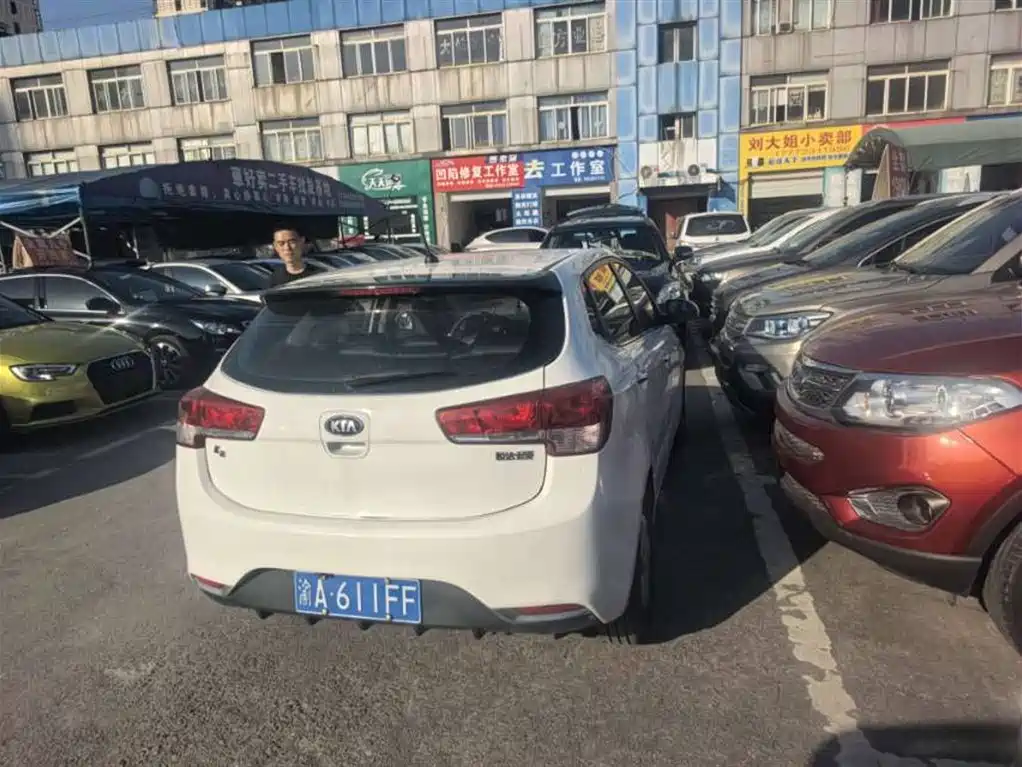 Kia K2 2015 Hatchback 1.4L AT GLS Cool Edition фото 3