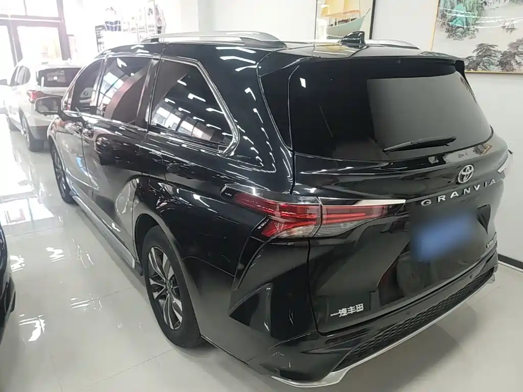 Toyota Granvia 2023 2023 2.5L Hybrid Luxury Edition