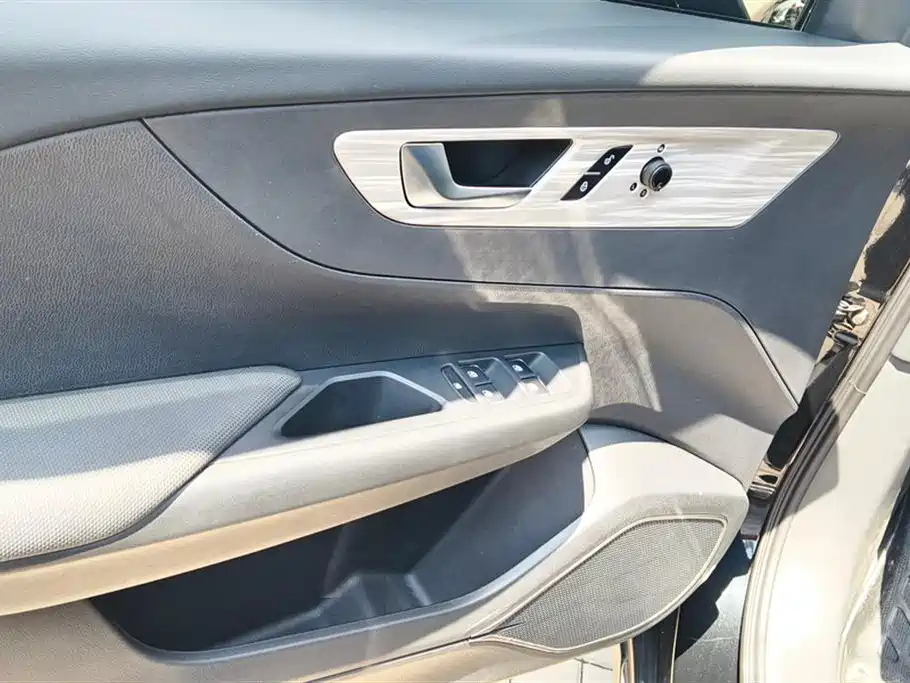 Hongqi E-QM5 2023 620km PLUS фото 7