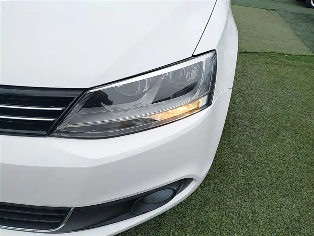 Volkswagen Sagitar 2014 1.6L Automatic Comfort фото 23