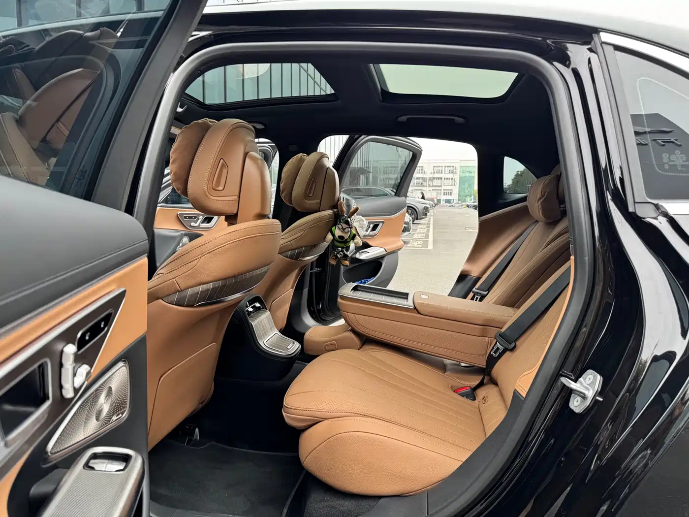 Mercedes-Benz E-Class 2025 E 300 L Luxury фото 6
