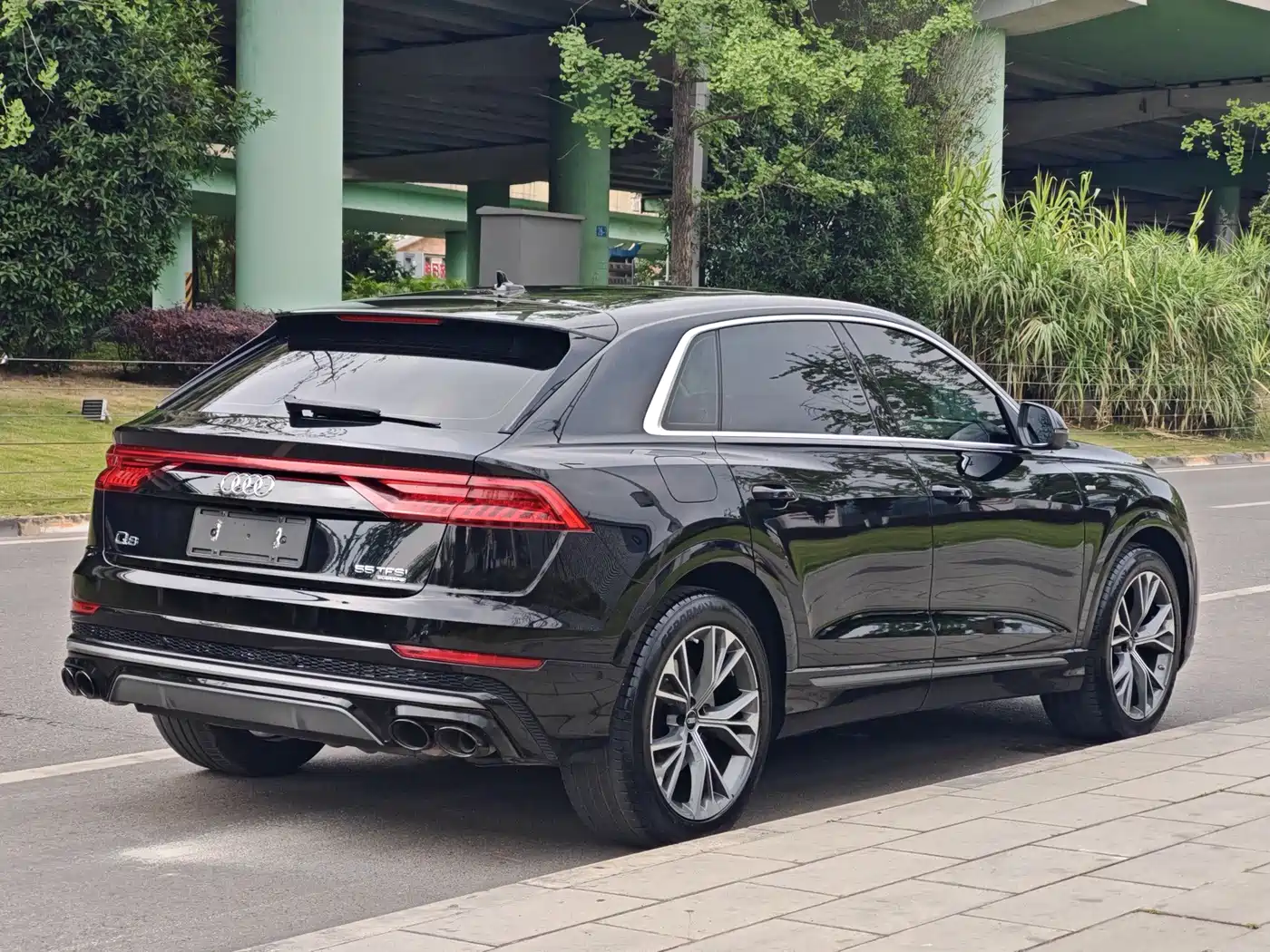 Фото 6 - Audi Q8