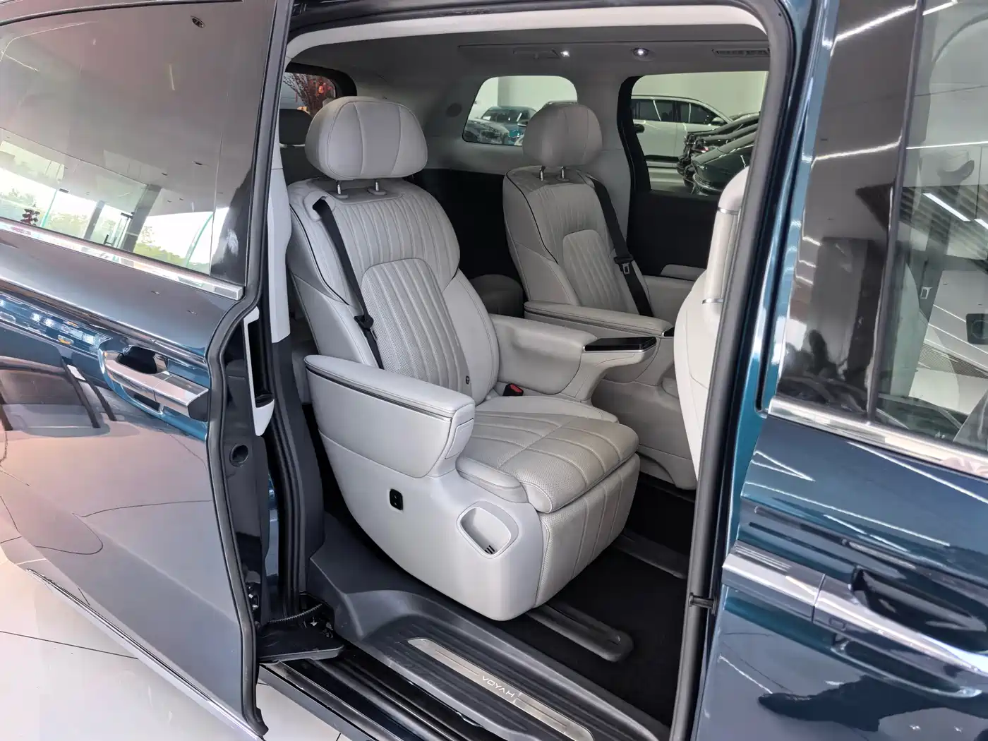 Voyah Auto Voyah Dreamer 2025 PHEV AWD Flagship Kunpeng Edition фото 15
