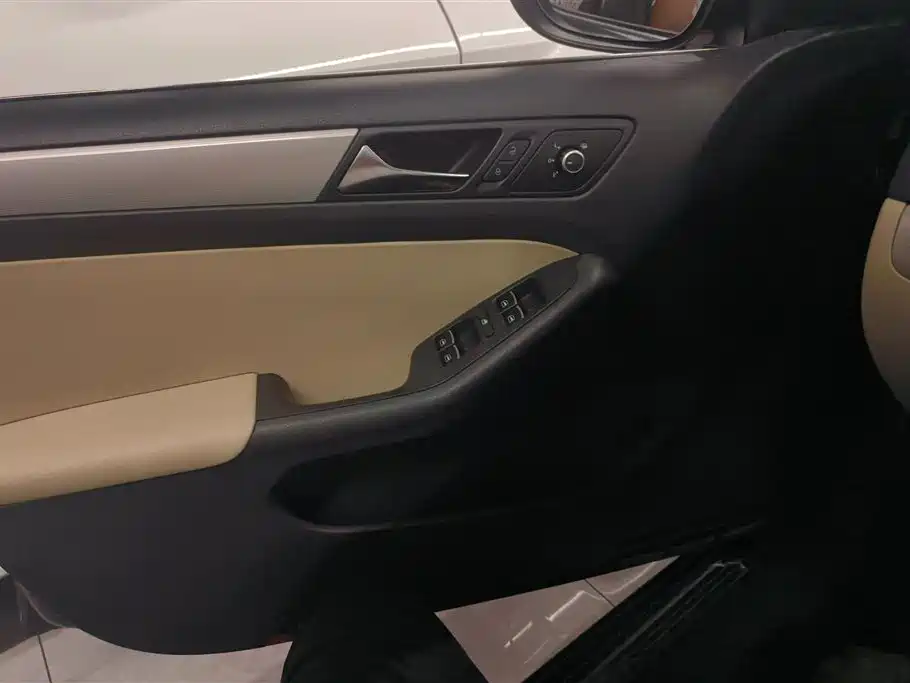 Volkswagen Sagitar 2014 Facelift 1.4TSI Automatic Luxury фото 7