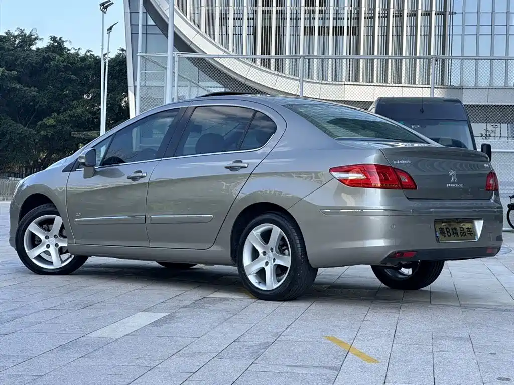 Peugeot 408 2013 2.0L Automatic Luxury Edition фото 4