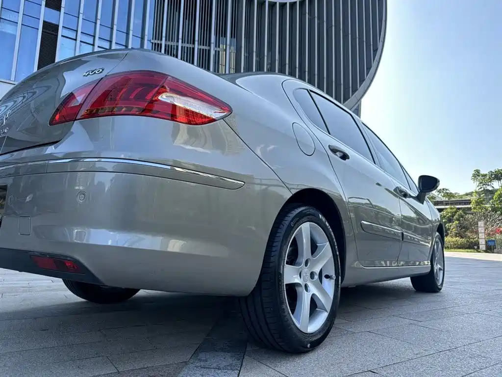 Peugeot 408 2013 2.0L Automatic Luxury Edition фото 9