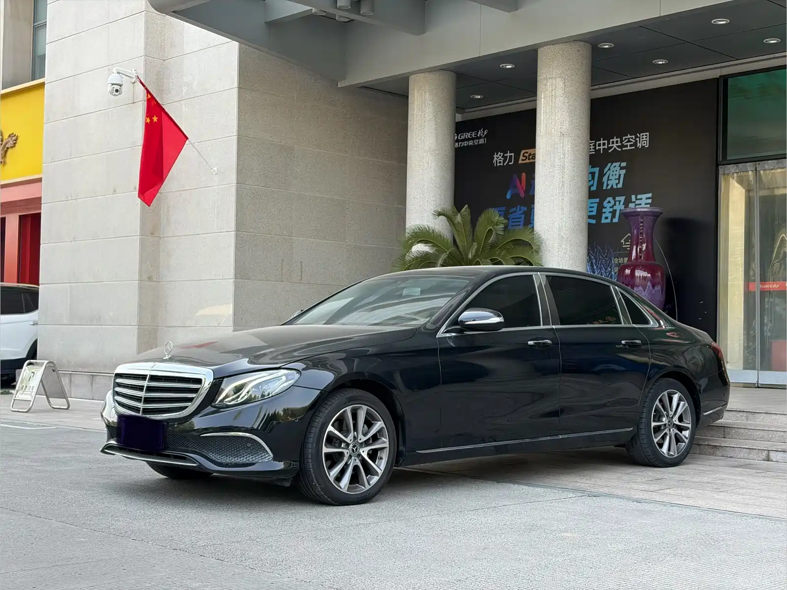 صورة 1 - Mercedes-Benz E-Class