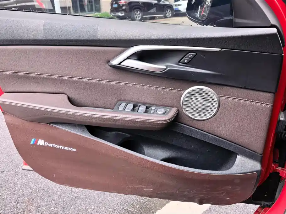 BMW 1 Series 2021 120i M Sport Shadow Edition фото 7