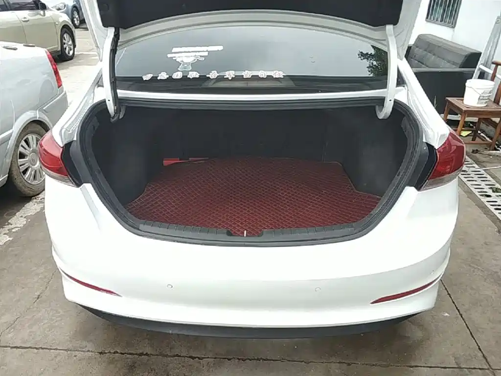 Hyundai Elantra 2016 Model 1.6L Automatic Smart Elite фото 19