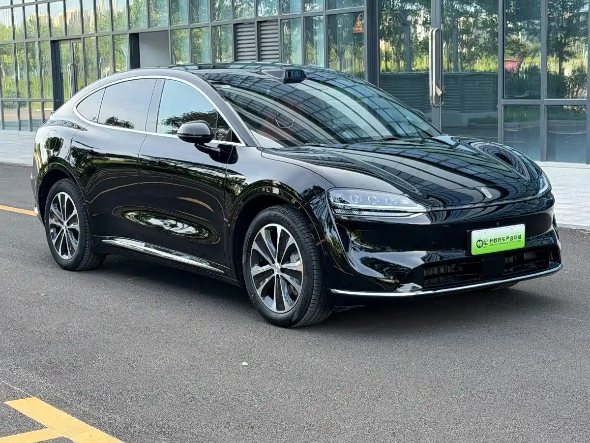 Фото 3 - Zhijie Luxeed R7