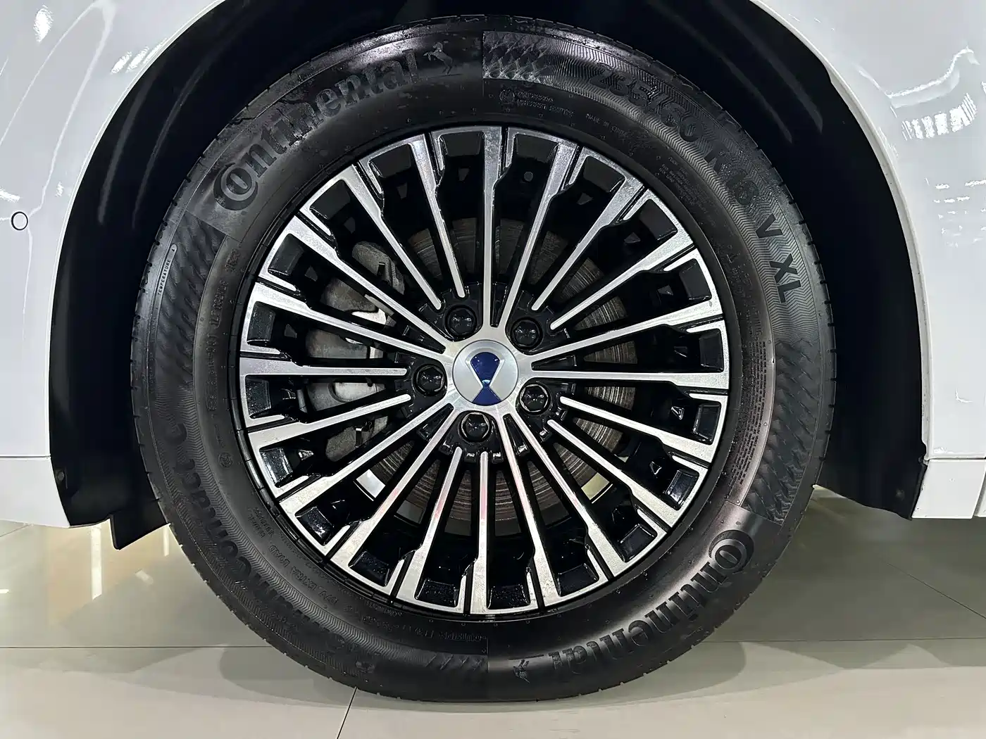 Denza D9 2023 2022 DM-i 970 AWD Flagship