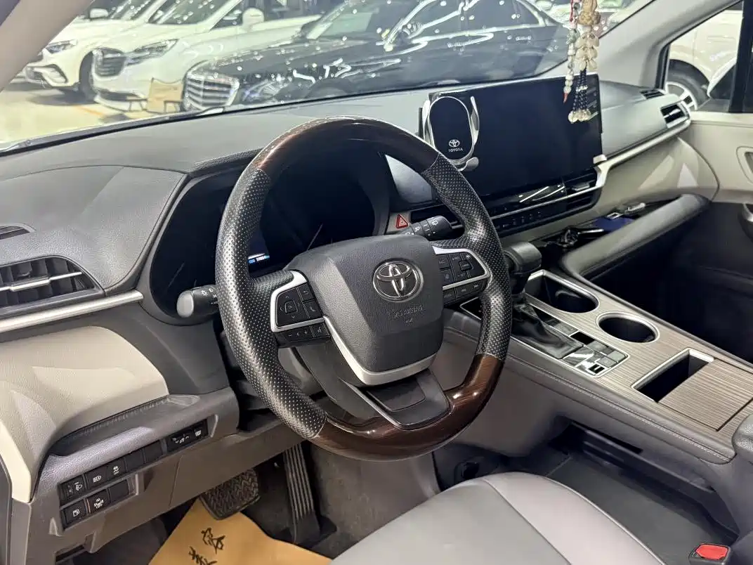 Toyota Granvia 2023 2023 2.5L Hybrid Comfort Edition