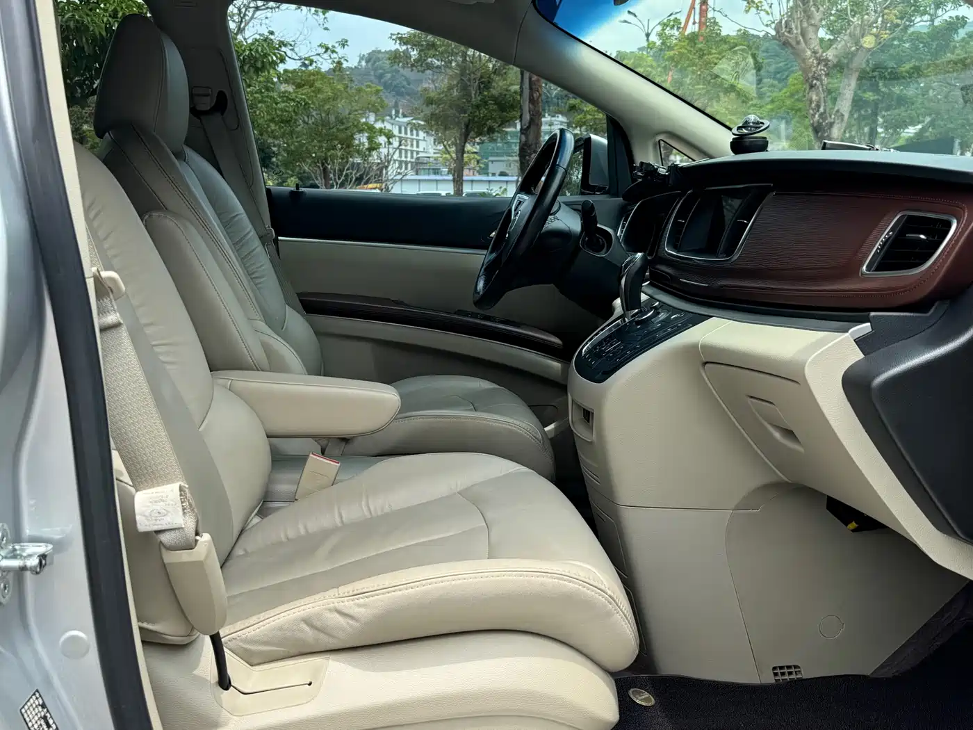 Buick GL8 2017 25S Premium Model China V фото 12