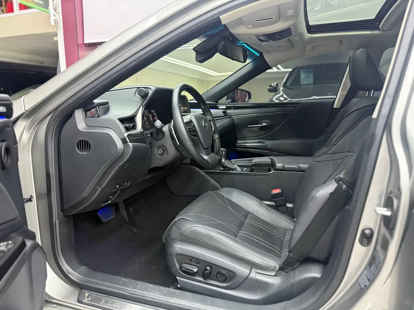 Фото 9 - Lexus ES