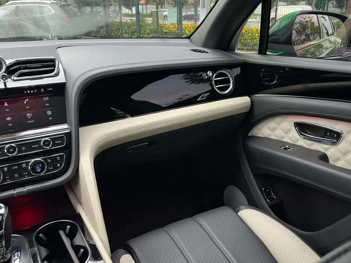 Photo 20 - Bentley Bentayga