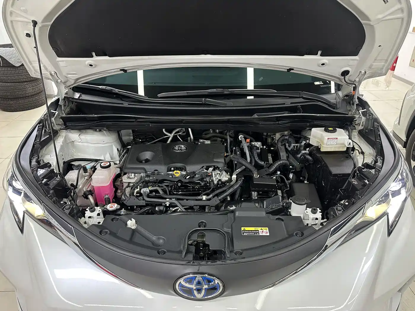 Toyota Granvia 2023 2.5L Hybrid Comfort Edition фото 20
