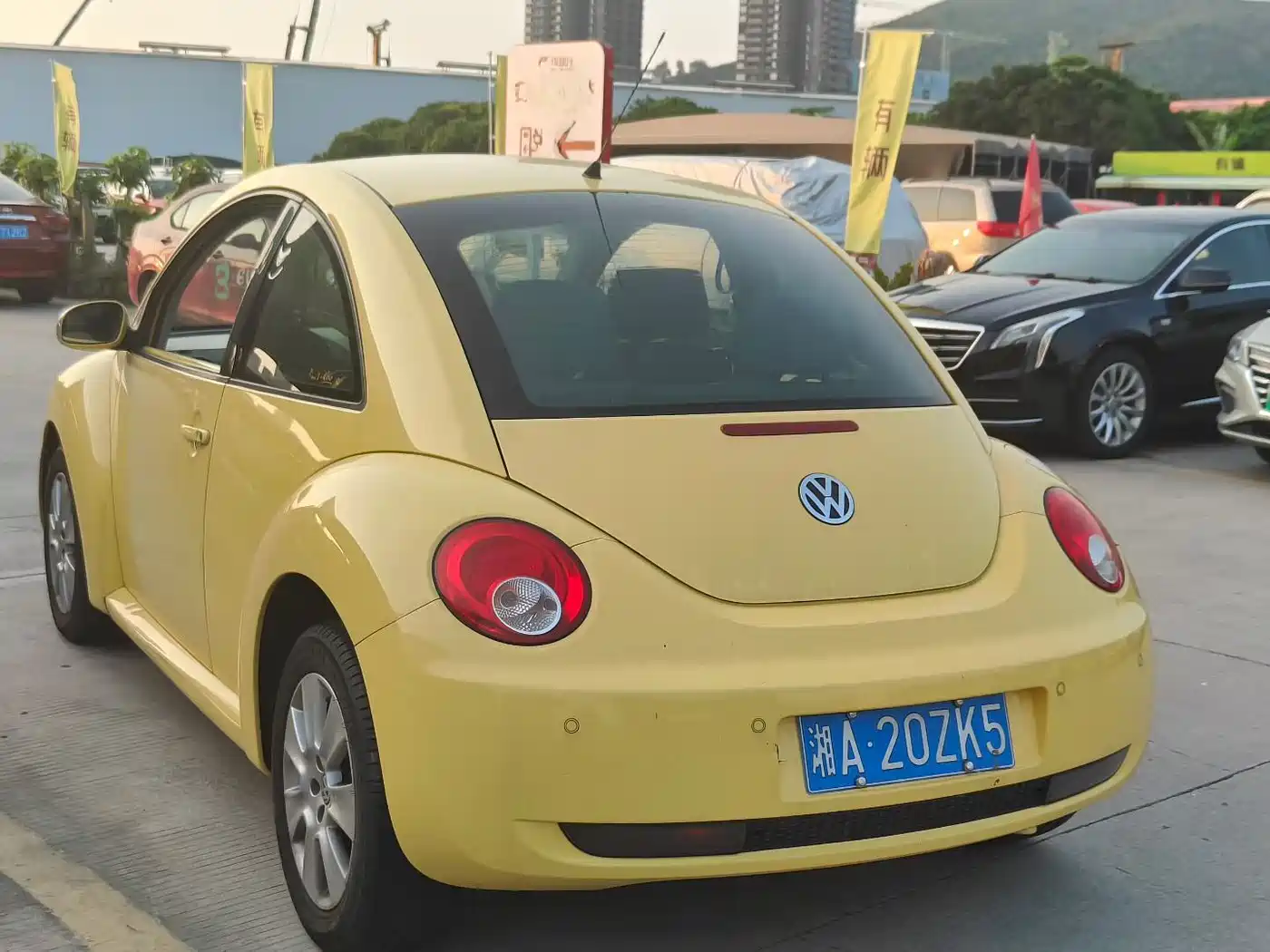 Volkswagen Beetle 2010 Model 2.0 BlackOrange Comfort Edition фото 10