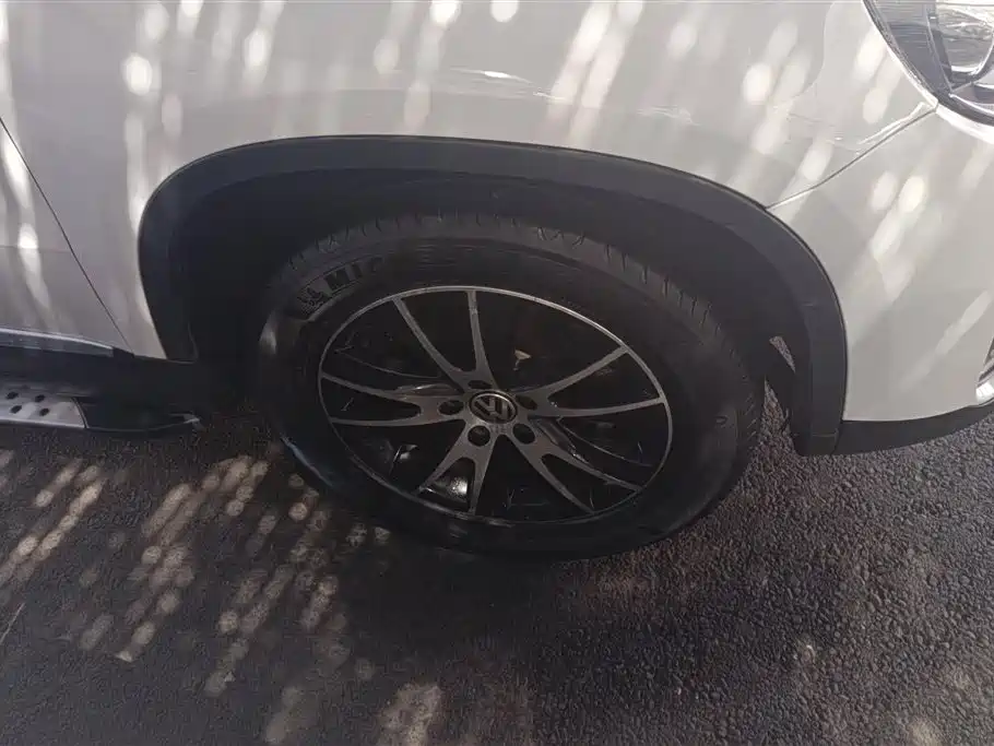 Volkswagen Tiguan 2015 1.8TSI Automatic 4WD Highline фото 6