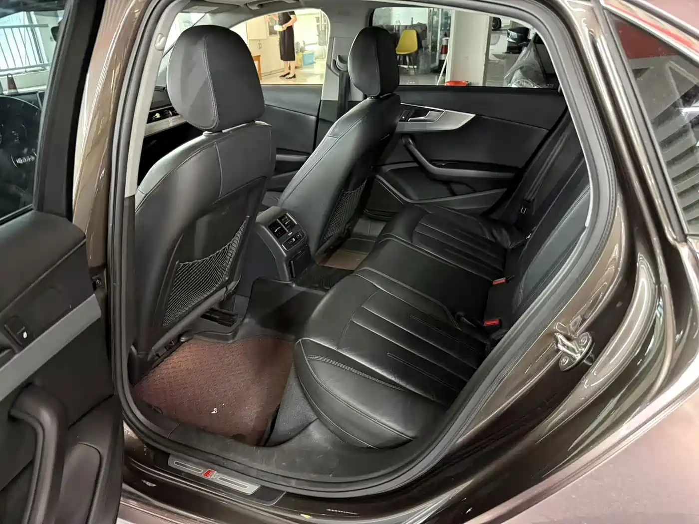 Фото 8 - Audi A4L